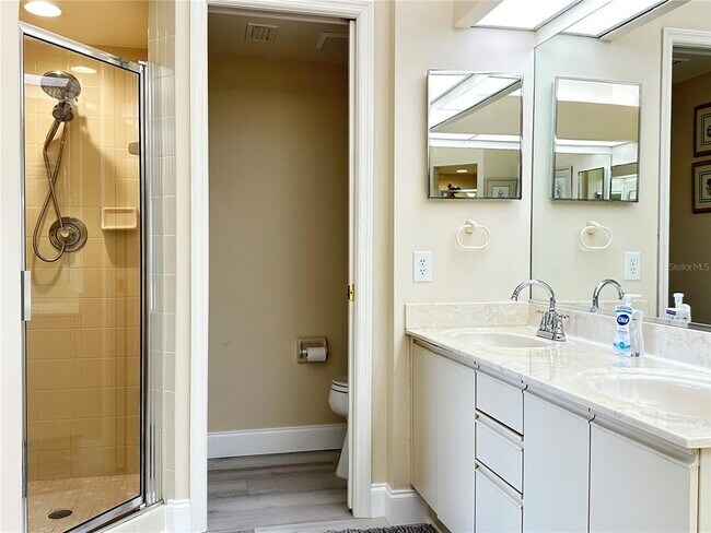 Building Photo - 5906 Doral Dr
