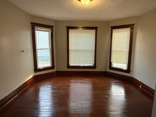 Building Photo - 429 Maple Ave