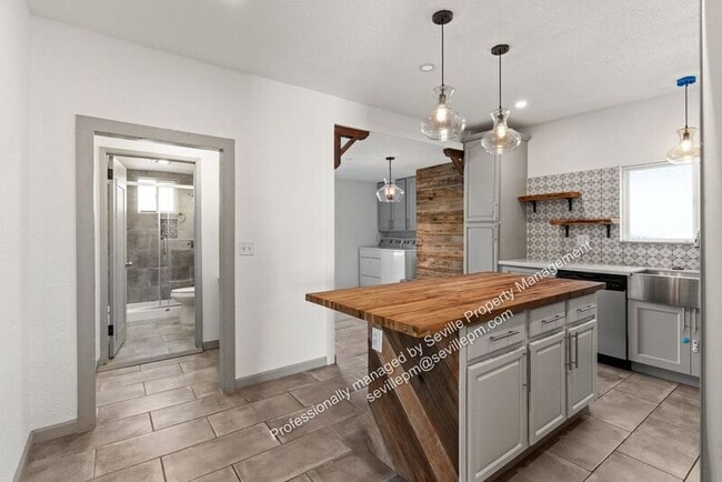 Building Photo - 2037 36th Ave