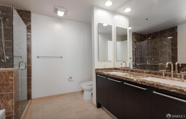 Building Photo - 425 1st St