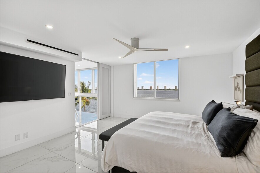 Building Photo - 301 Lake Shore Dr