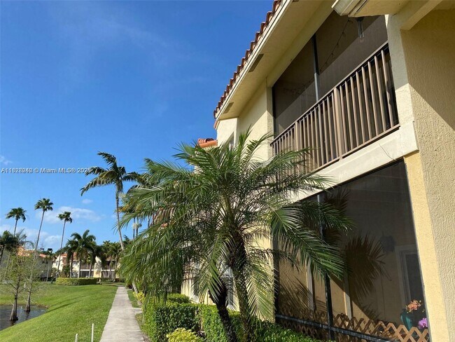 Building Photo - 1227 SW 46th Ave