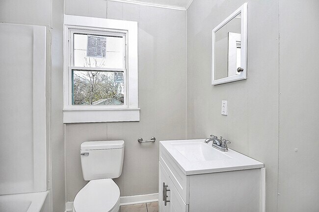 Building Photo - 209 Fairdale St