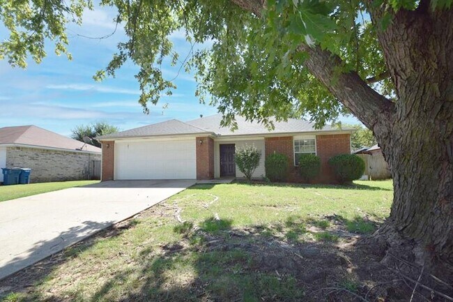 Primary Photo - 3 Burnett Cir
