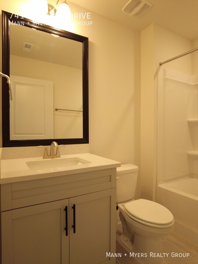 Building Photo - 741 Andrade Dr