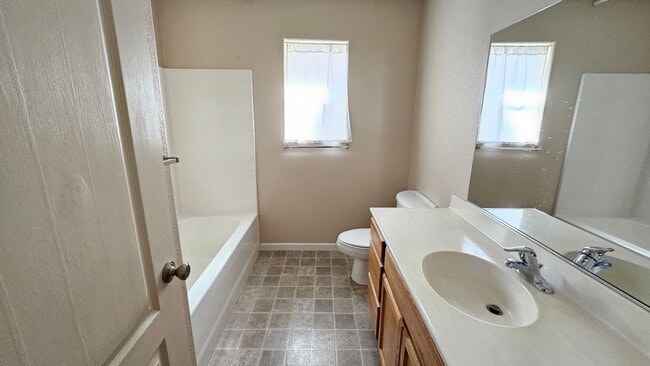 Building Photo - Charming 3-Bedroom, 2-Bath Home with Spacious Layout & Cozy Features