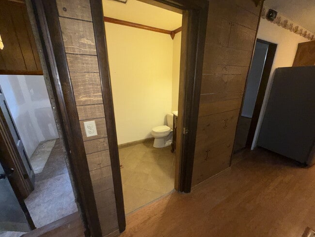 Building Photo - "Charming 2-Bed Home with Spacious 1700 Sq Ft Layout, FENCED yard!"