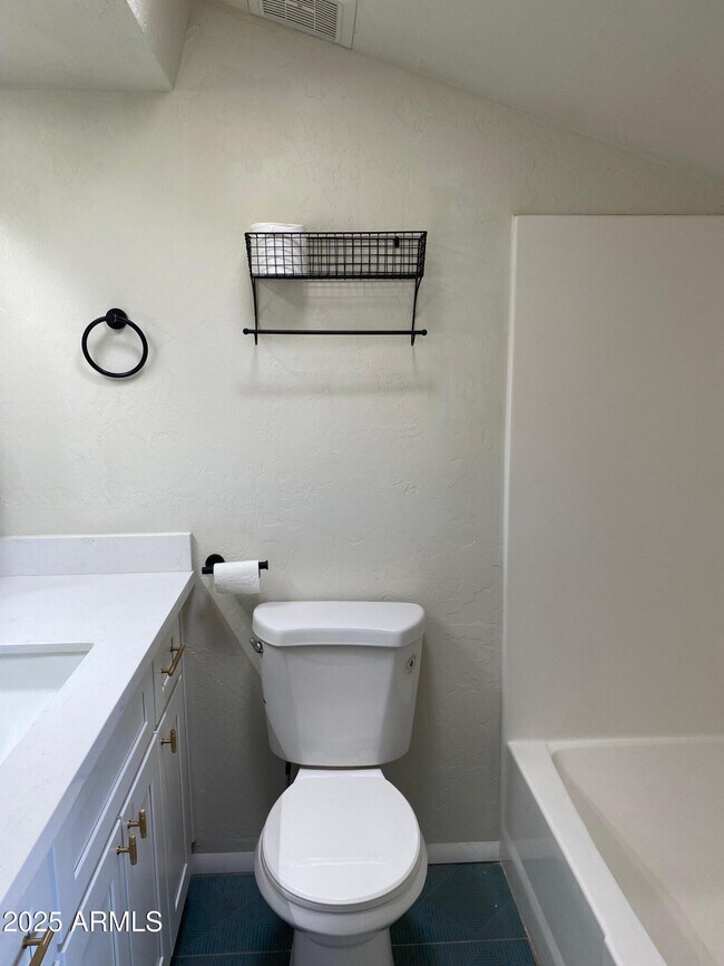 Building Photo - 1821 W Libby St