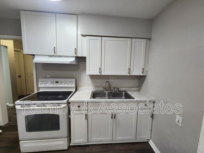 Building Photo - 2306 S 36th St