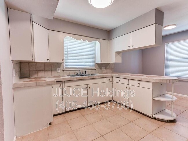 Building Photo - 513 E Northrup Dr