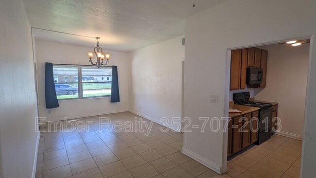 Building Photo - 140 N Oxalis Dr