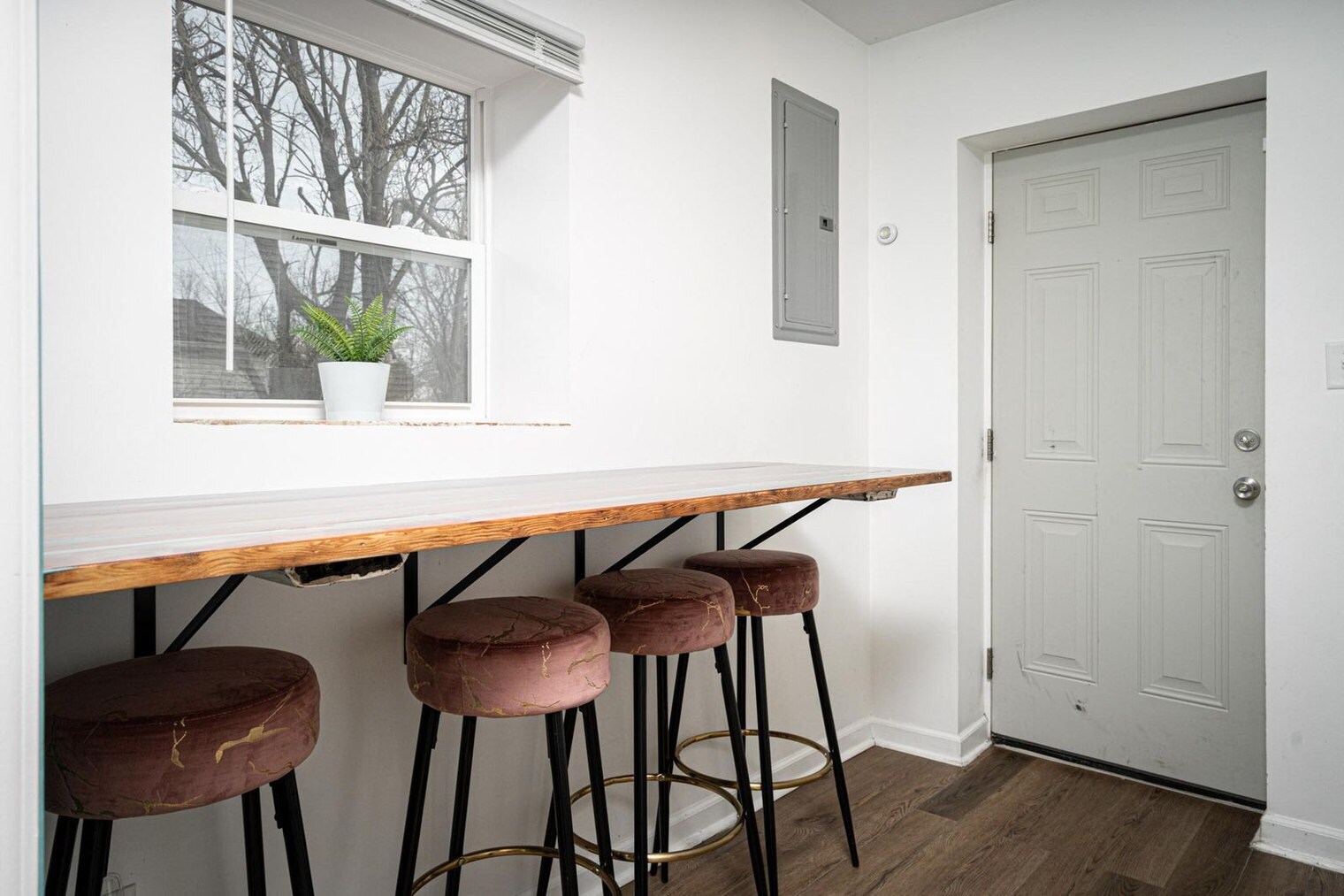 Building Photo - 2549 Columbia Ave