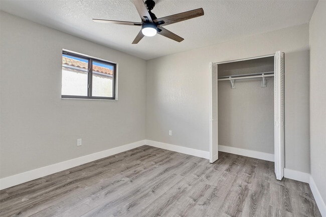 Building Photo - 2614 W 65th St