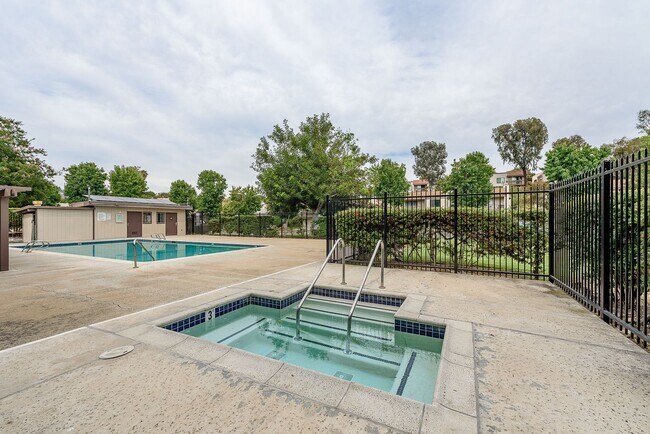Building Photo - Spacious SDSU Townhome For Rent!
