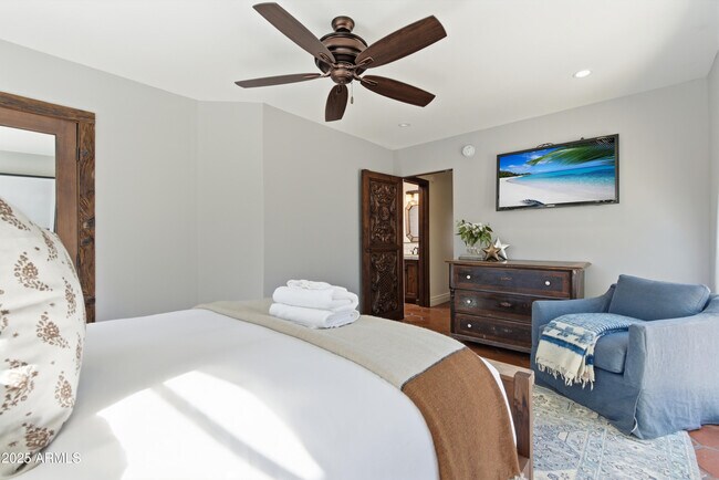 Building Photo - 5828 E Cactus Wren Rd