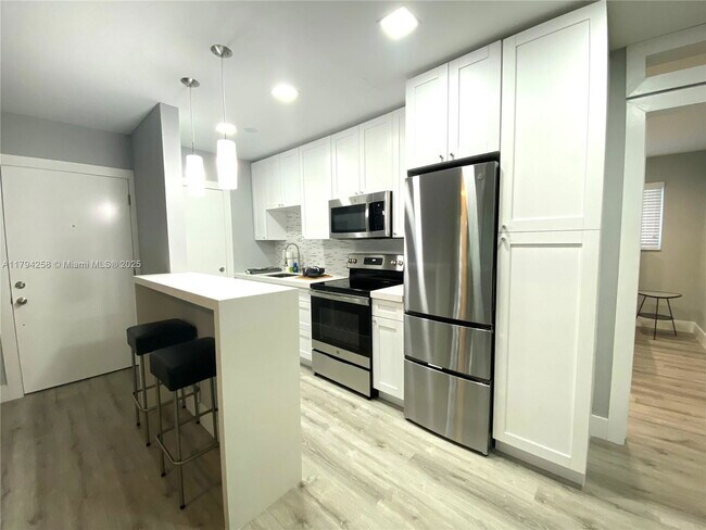 Primary Photo - 7901 SW 64th Ave