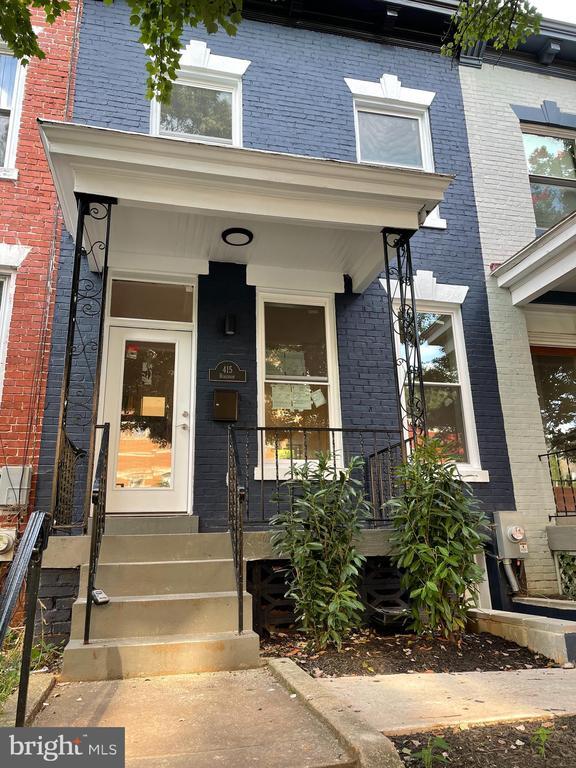 Building Photo - 415 11th St NE