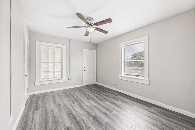 Building Photo - 905 3rd Ave N