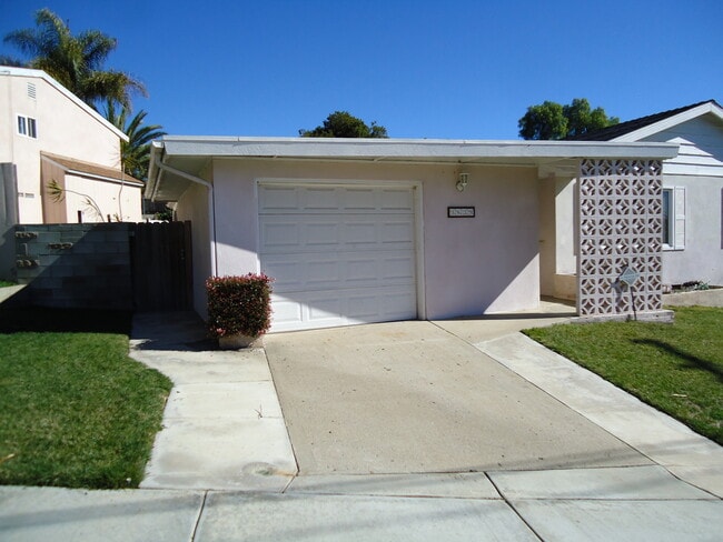 Building Photo - 1629 Linbrook Dr