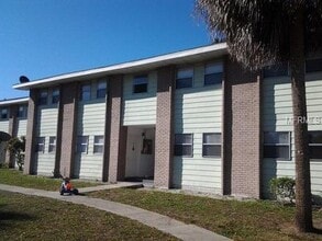 Building Photo - 830 Sky Lake Cir