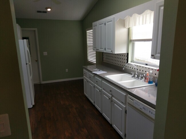 Building Photo - 1432 New Abbey Ave
