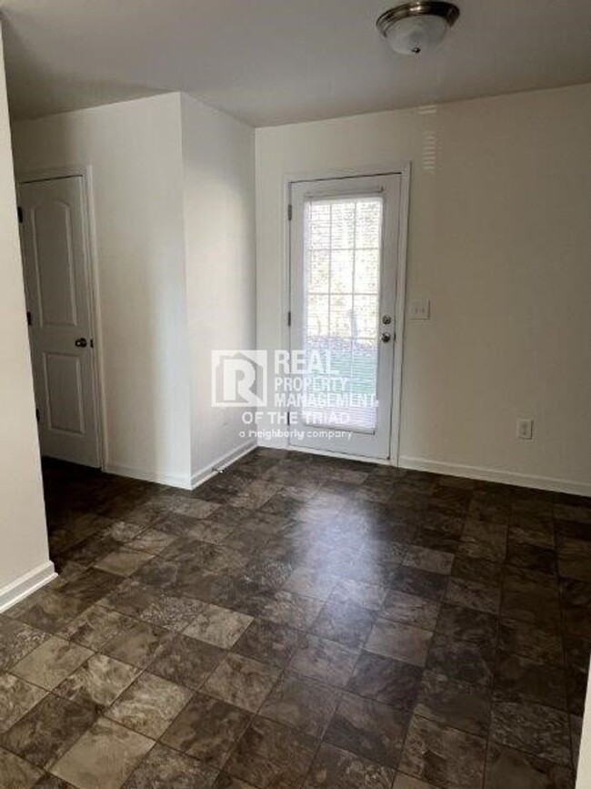 Building Photo - *Move in Special* - Newer Construction 4 B...