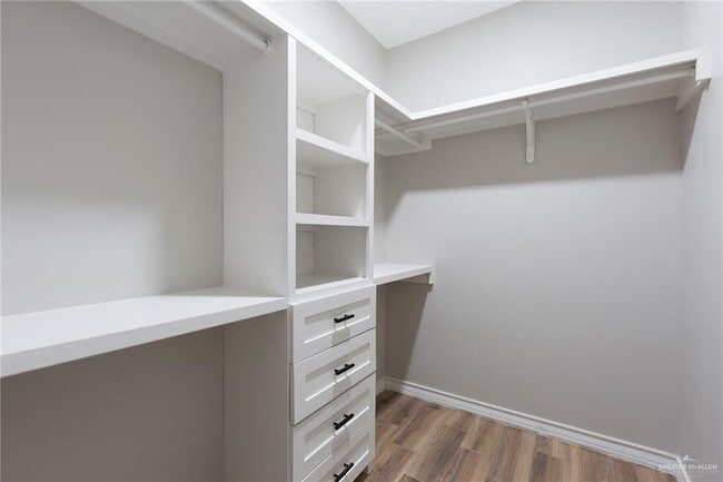 Building Photo - 9 Cedar Ave