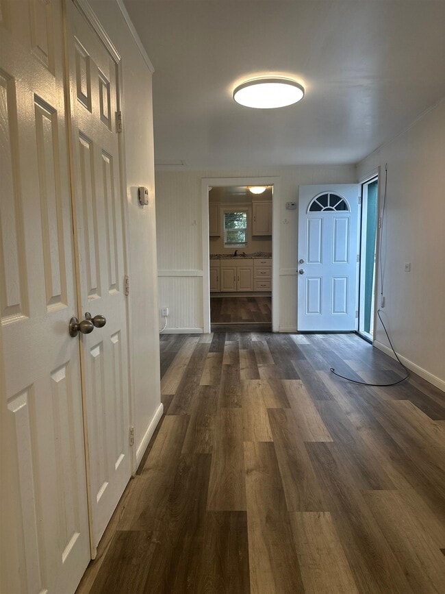 Building Photo - 707 Port St