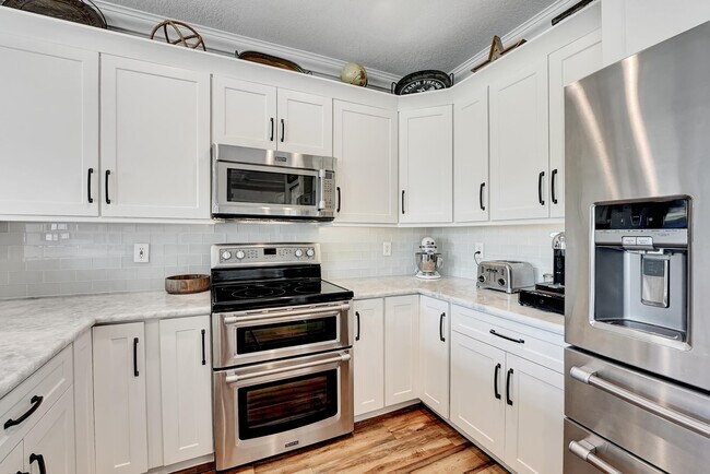 Building Photo - 3008 N Evergreen Cir