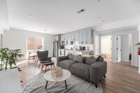 Building Photo - 521 N 41st St