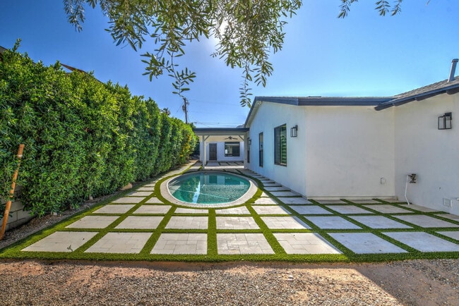 Building Photo - 6929 E Mariposa Dr