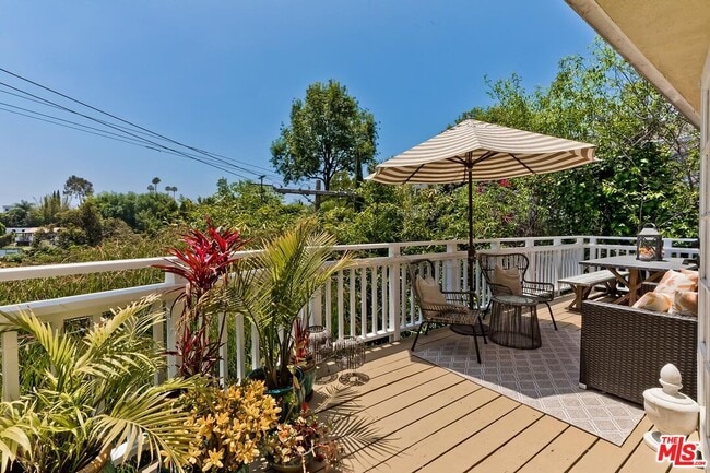 Building Photo - 5966 Graciosa Dr