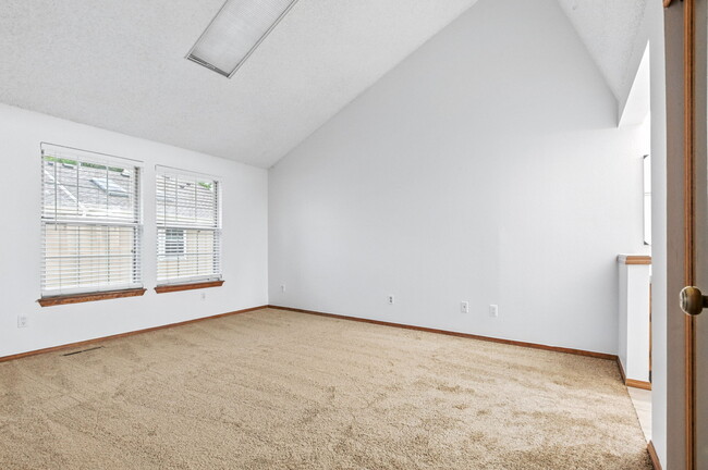 Building Photo - 9998 Grove St