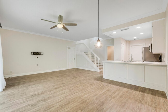 Building Photo - 2052 Tarpon Lake Way