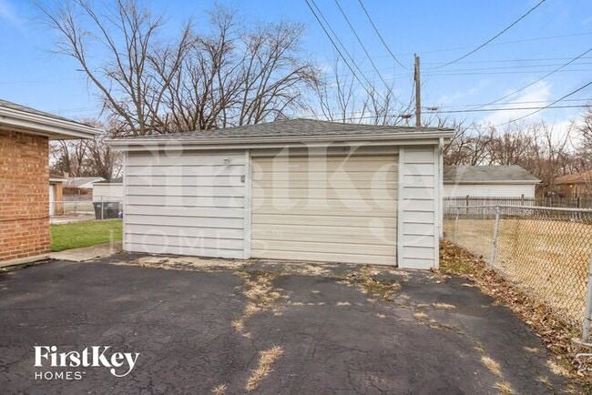 Building Photo - 17941 Wildwood Ave