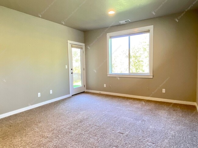 Building Photo - Bright, Spacious Home with Expansive Yard ...