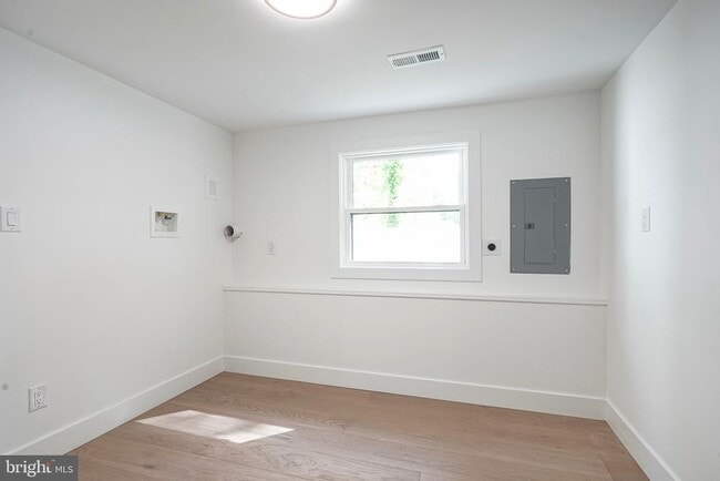 Building Photo - 316 Farmdale Rd