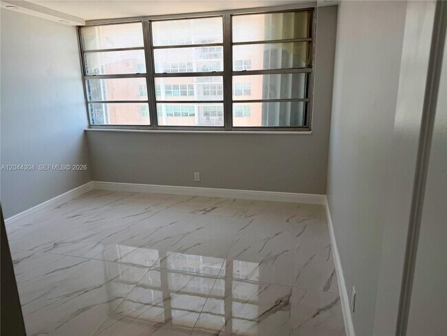 Building Photo - 1400 S Ocean Dr