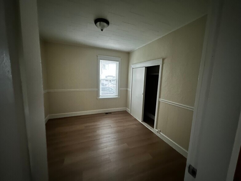 Building Photo - 58 Chapin St