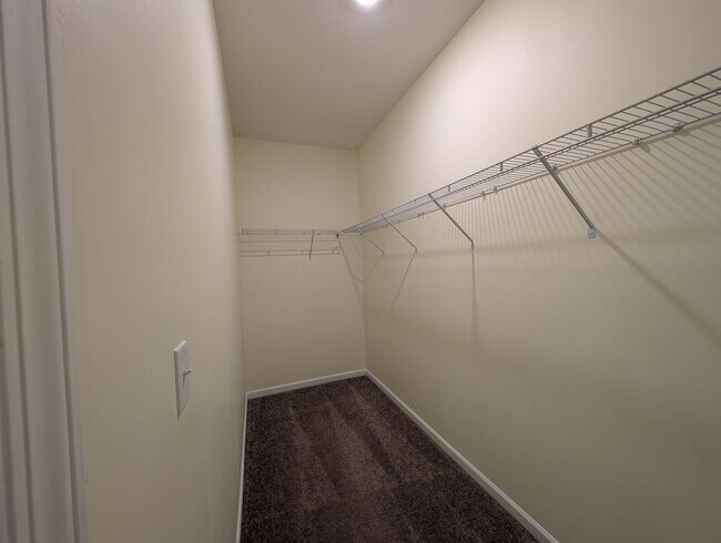 Building Photo - Spacious 4 bedroom, 2 bath Ranch Style Home located in Selwyn Landing !