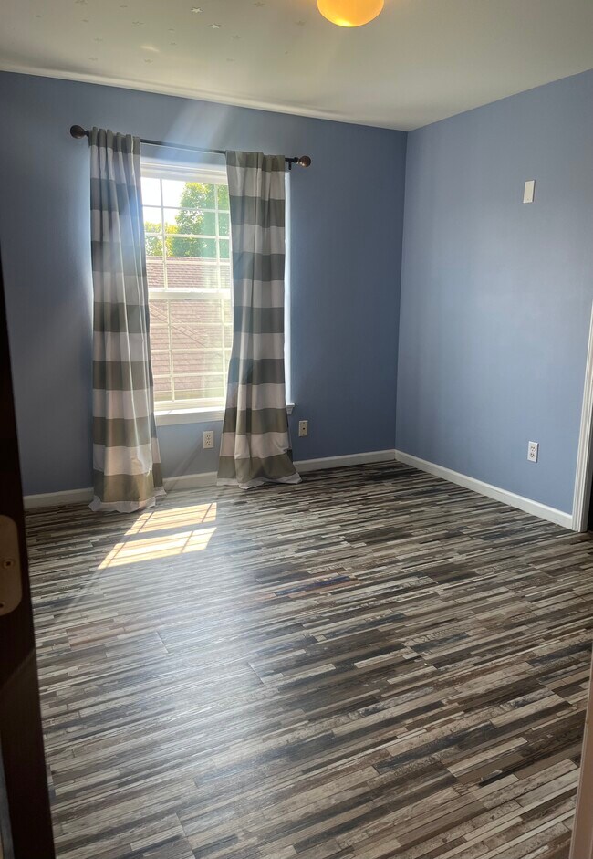 Building Photo - 648 E Maberry Dr