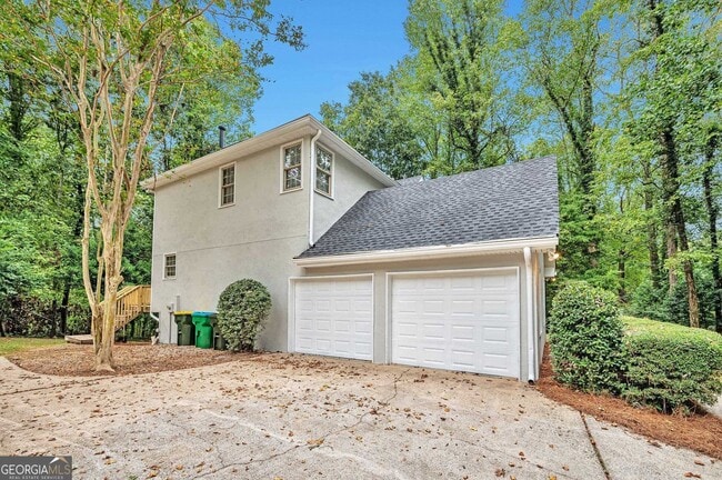 Building Photo - 173 W Lake Dr