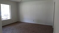 Building Photo - 2 bed 1 bath with garage