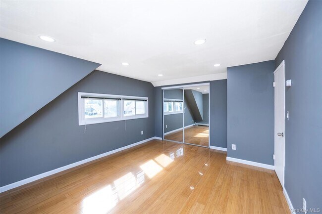 Building Photo - 201 Sprucewood Dr