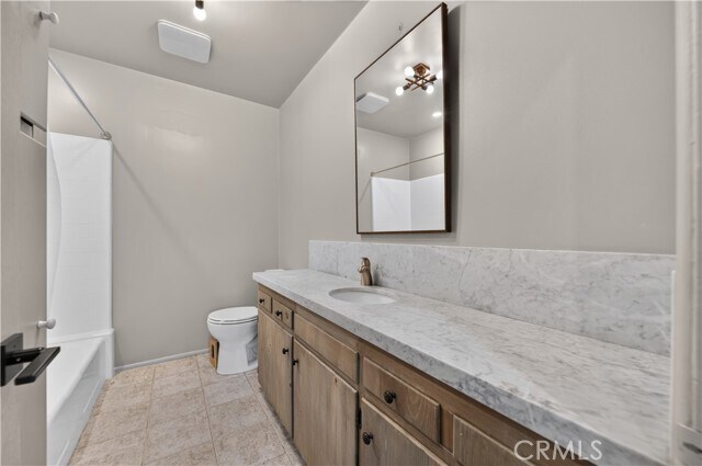 Building Photo - 614 N Glendora Ave