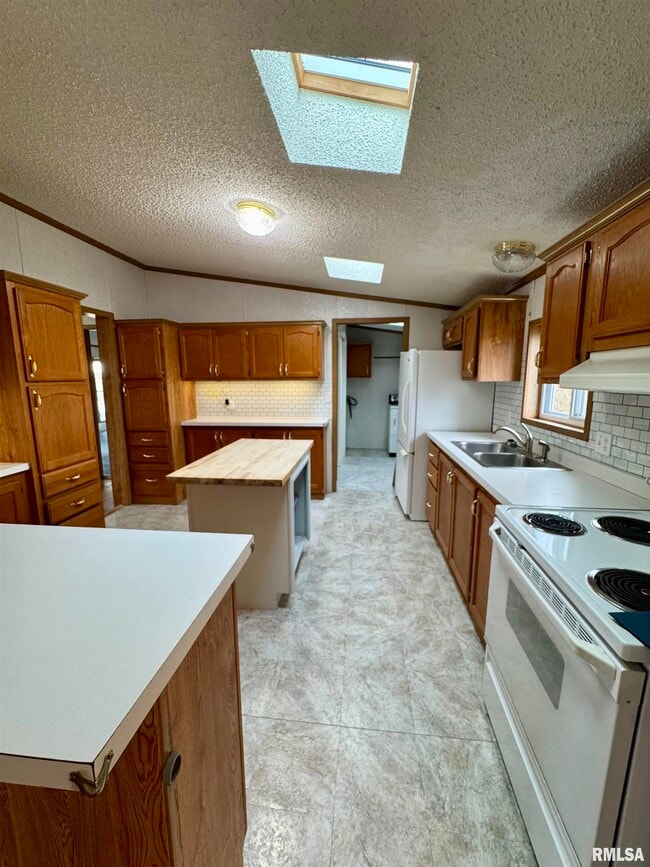 Building Photo - 14401 134th Ave W