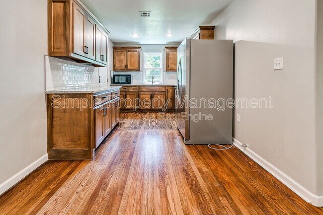 Building Photo - 1232 N Independence Ave
