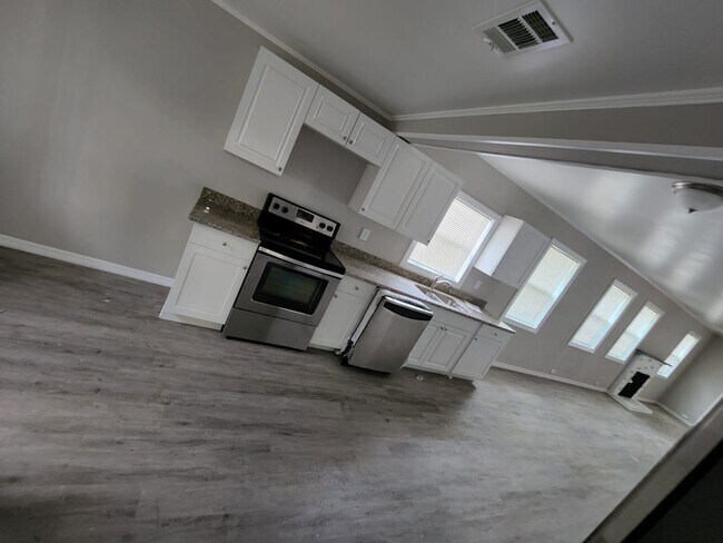 Building Photo - 602 NW 1st Ave