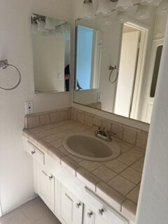 Building Photo - Beautiful Home in South San Jose, Close to the hills, Sparkling Swimming Pool, Spa, BBQ,  and ful...
