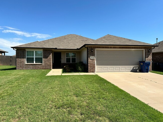 Building Photo - 3 bed 2 bath in Mustang- Move in Special!